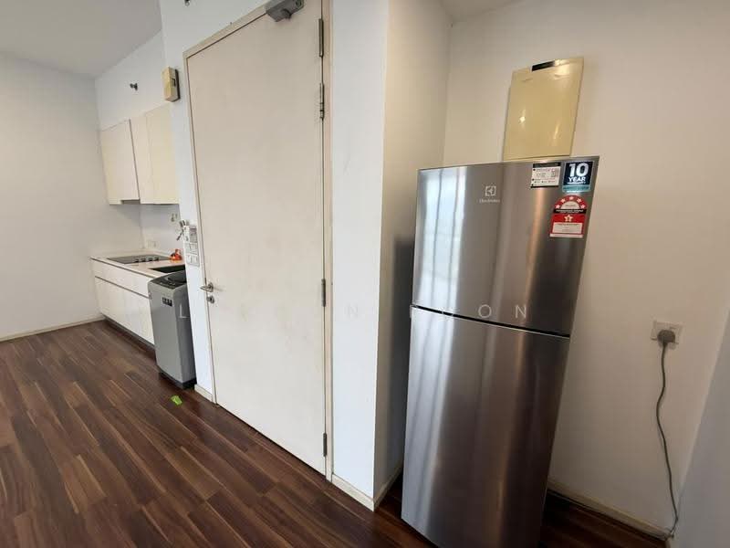 Service Residence for Rent at SqWhere Service Apartments - Lennon Poon - Kitchen - PropertyGuru.com.my