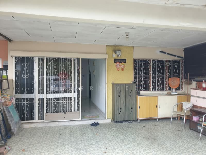 1-storey Terraced House for Sale in Seri Kembangan (Selangor) - Terry Yee - Exterior - PropertyGuru.com.my