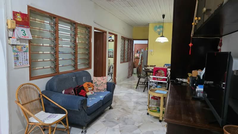 1-storey Terraced House for Sale in Seri Kembangan (Selangor) - Terry Yee - Living Room - PropertyGuru.com.my