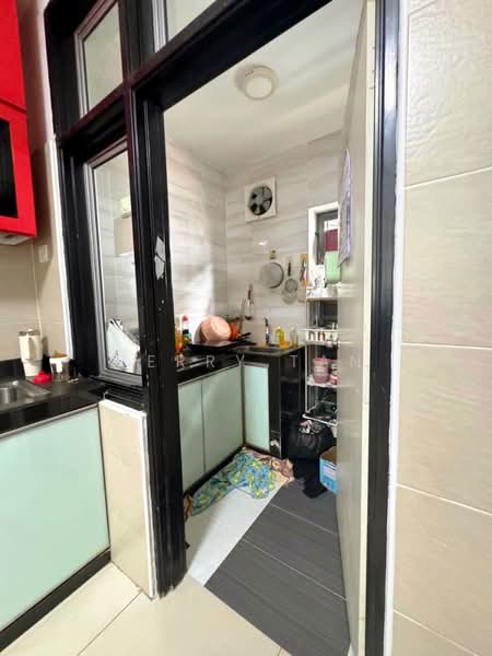 Rumah Teres 2-Tingkat untuk Dijual di Taman Dato' Chellam (Ulu Tiram) - Terry Tan - Kitchen - PropertyGuru.com.my