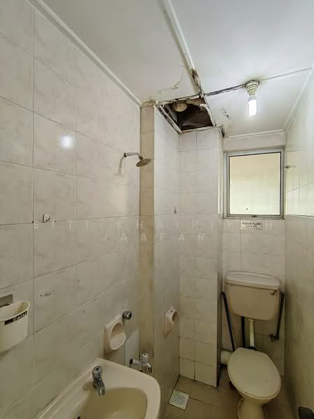 Apartment for Sale at Baiduri Apartment - SITI KHAIRIYAH JAAFAR - Bathroom - PropertyGuru.com.my