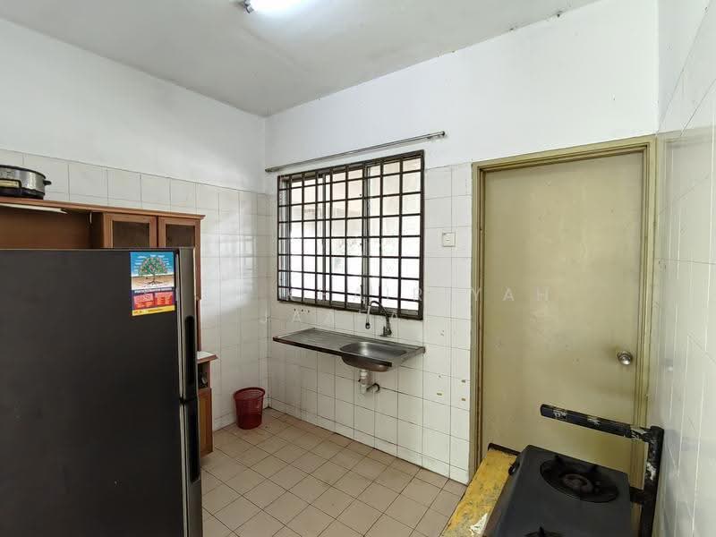 Apartment for Sale at Baiduri Apartment - SITI KHAIRIYAH JAAFAR - Kitchen - PropertyGuru.com.my
