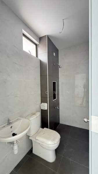 Rumah Teres 2-Tingkat untuk Dijual di Taman Mutiara Rini (Skudai) - Sharon Ng - Bathroom - PropertyGuru.com.my