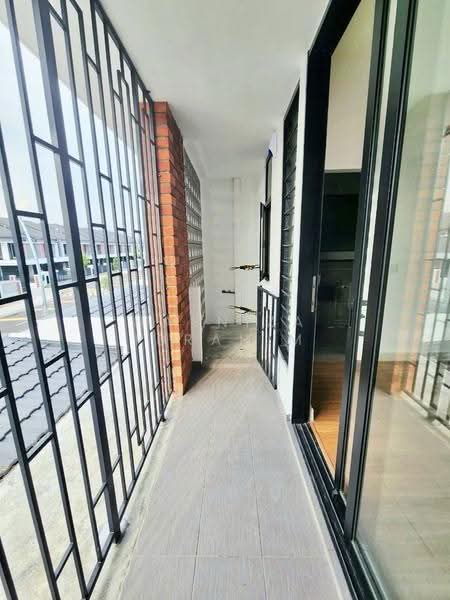 Rumah Teres 2-Tingkat untuk Disewa di Elmina (Shah Alam) - Hasniza Ibrahim - Corridor - PropertyGuru.com.my