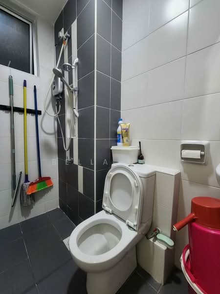 Service Residence for Rent at D'Ambience Residences (Pangsapuri Ikatan Flora) - Bella Ong - Bathroom - PropertyGuru.com.my