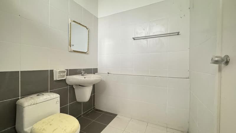 Semi-Detached House for Sale in Taman Perling (Perling) - Sharon Ng - Bathroom - PropertyGuru.com.my