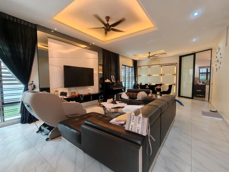 Rumah Berkembar untuk Dijual di Taman Seri Austin (Tebrau) - Vic Lim - Living Room - PropertyGuru.com.my