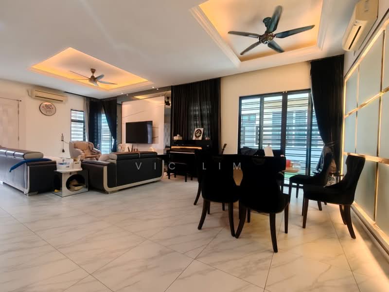 Rumah Berkembar untuk Dijual di Taman Seri Austin (Tebrau) - Vic Lim - Living Room - PropertyGuru.com.my