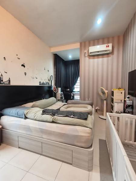 Rumah Berkembar untuk Dijual di Taman Seri Austin (Tebrau) - Vic Lim - Bedroom - PropertyGuru.com.my