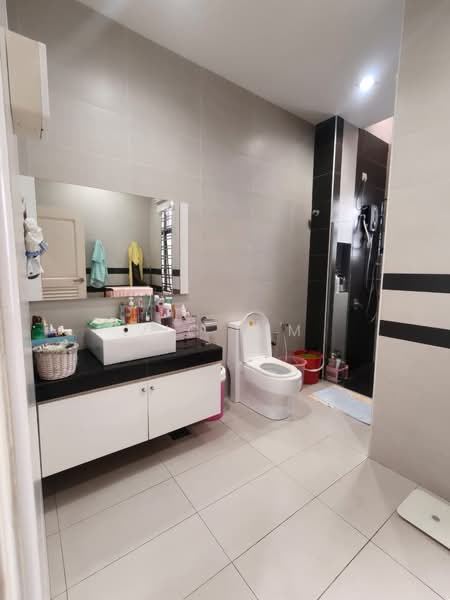 Rumah Berkembar untuk Dijual di Taman Seri Austin (Tebrau) - Vic Lim - Bathroom - PropertyGuru.com.my