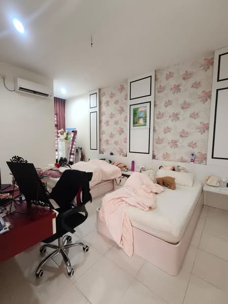 Rumah Berkembar untuk Dijual di Taman Seri Austin (Tebrau) - Vic Lim - Bedroom - PropertyGuru.com.my