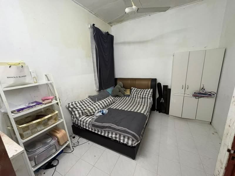 Rumah Teres 1-Tingkat untuk Dijual di Taman Panchor Jaya (Paroi) - Azrul Othman - Bedroom - PropertyGuru.com.my