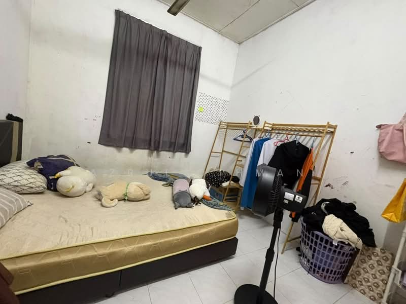Rumah Teres 1-Tingkat untuk Dijual di Taman Panchor Jaya (Paroi) - Azrul Othman - Bedroom - PropertyGuru.com.my