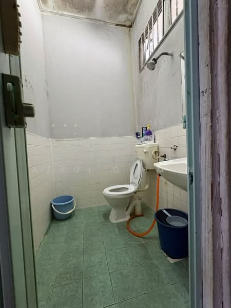 Rumah Teres 1-Tingkat untuk Dijual di Taman Panchor Jaya (Paroi) - Azrul Othman - Bathroom - PropertyGuru.com.my