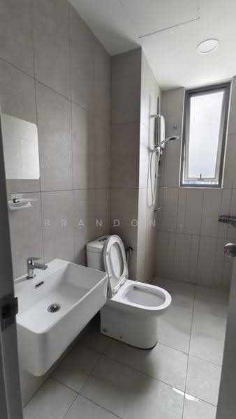 Kediaman Servis untuk Disewa di Kenwingston Platz - Brandon . - Bathroom - PropertyGuru.com.my