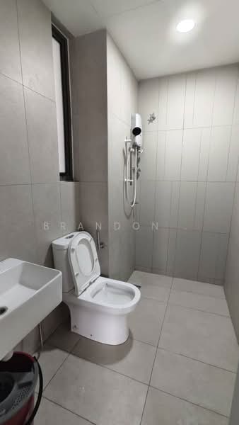 Kediaman Servis untuk Disewa di Kenwingston Platz - Brandon . - Bathroom - PropertyGuru.com.my