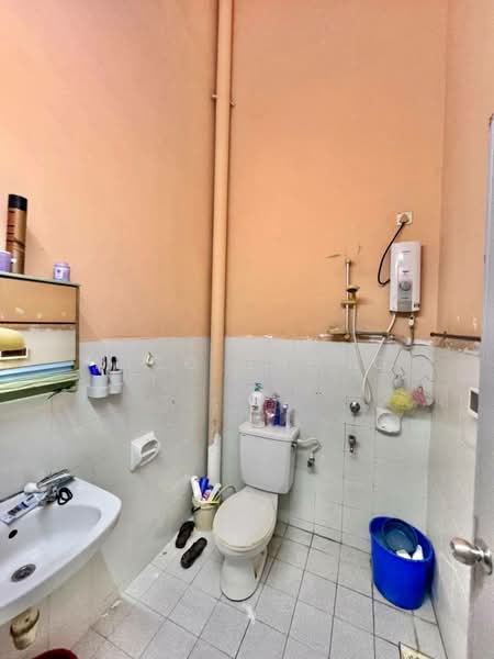 1.5-storey Terraced House for Sale in Taman Pelangi Indah (Ulu Tiram) - Nico Chong - Bathroom - PropertyGuru.com.my