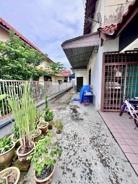 1.5-storey Terraced House for Sale in Taman Pelangi Indah (Ulu Tiram) - Nico Chong - Exterior - PropertyGuru.com.my