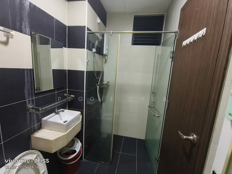 Kediaman Servis untuk Disewa di D'Secret Garden (Pangsapuri Kempas Indah) - Peggie Chua - Bathroom - PropertyGuru.com.my