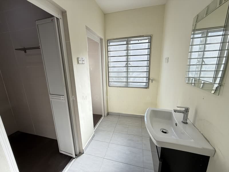 2-storey Terraced House for Sale in Taman Bukit Melaka (Bukit Baru) - Ramona Tan - Bathroom - PropertyGuru.com.my