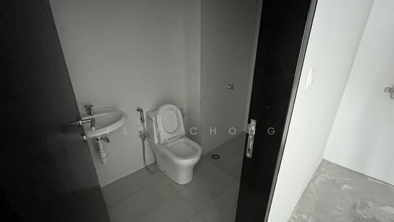 Kilang untuk Dijual di Taman Sains Selangor (Kota Damansara) - Fish Chong - Bathroom - PropertyGuru.com.my