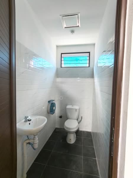 Shop / Office untuk Disewa di Kuching (Sarawak) - Jeno Tan - Bathroom - PropertyGuru.com.my
