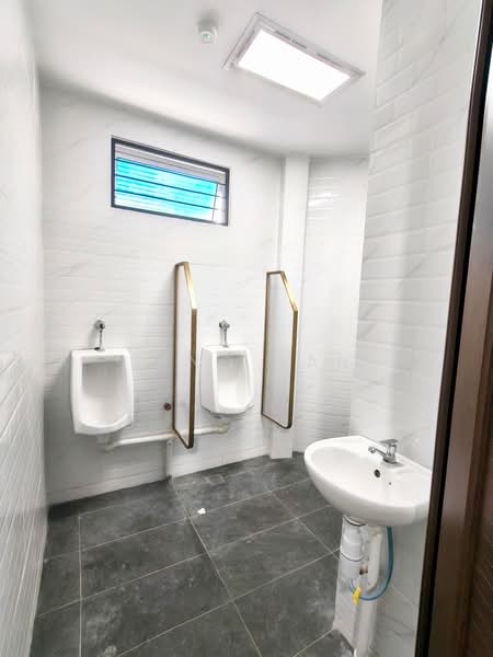 Shop / Office untuk Disewa di Kuching (Sarawak) - Jeno Tan - Bathroom - PropertyGuru.com.my