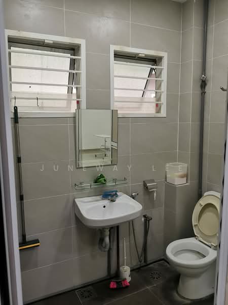 2-storey Terraced House for Sale in Taman Kelana Idaman (Ara Damansara) - Juneway Lee - Bathroom - PropertyGuru.com.my