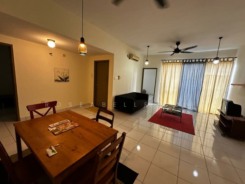 Kondominium untuk Dijual di Cyberia Crescent 2 - Roseabelle Low - Living Room - PropertyGuru.com.my