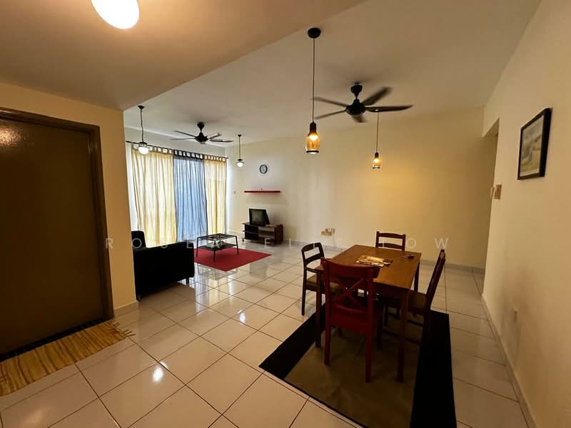 Kondominium untuk Dijual di Cyberia Crescent 2 - Roseabelle Low - Living Room - PropertyGuru.com.my