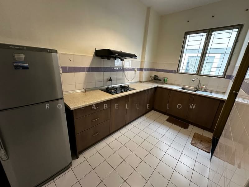 Kondominium untuk Dijual di Cyberia Crescent 2 - Roseabelle Low - Kitchen - PropertyGuru.com.my