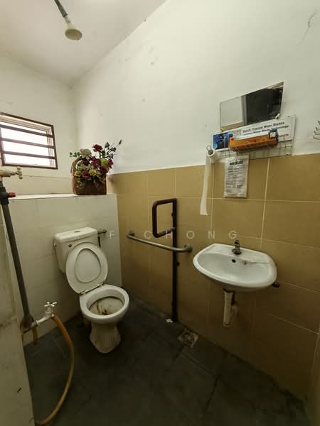 Shop / Office untuk Dijual di New Pasir Puteh (Ipoh) - K F Chong - Bathroom - PropertyGuru.com.my