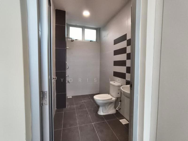 Kondominium untuk Disewa di The Seed Taman Sutera Utama - Kyoris Loh - Bathroom - PropertyGuru.com.my