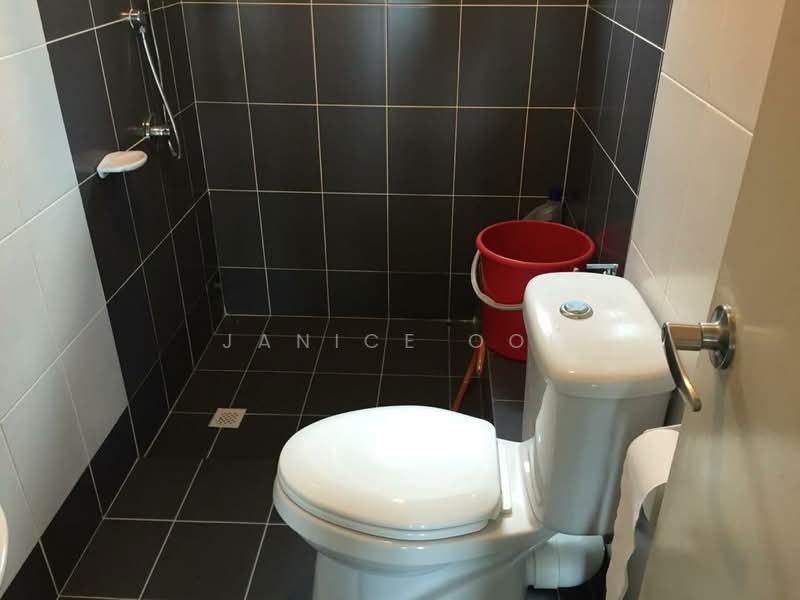 Kondominium untuk Disewa di 10 Island Resort - Janice Ooi - Bathroom - PropertyGuru.com.my