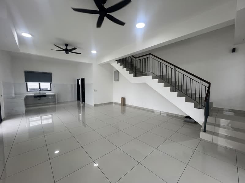 Rumah Teres 2-Tingkat untuk Disewa di Telok Panglima Garang (Selangor) - Miki You - Living Room - PropertyGuru.com.my