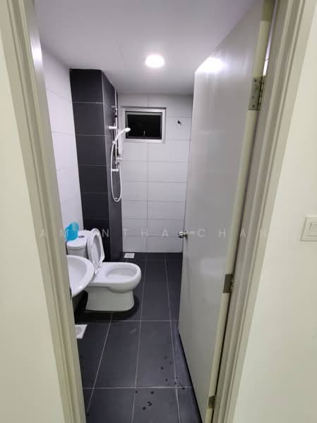 Kondominium untuk Disewa di Residensi Rampai (The Parc Tower) - Samantha Chang - Bathroom - PropertyGuru.com.my