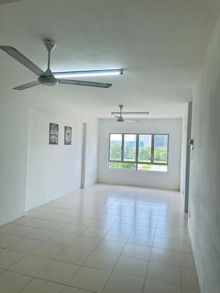 Pangsapuri untuk Disewa di Pangsapuri Suria 1 Batu Kawan - Boon Haw Ooi - Living Room - PropertyGuru.com.my