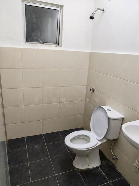 Apartment for Rent at Pangsapuri Suria 1 Batu Kawan - Boon Haw Ooi - Bathroom - PropertyGuru.com.my