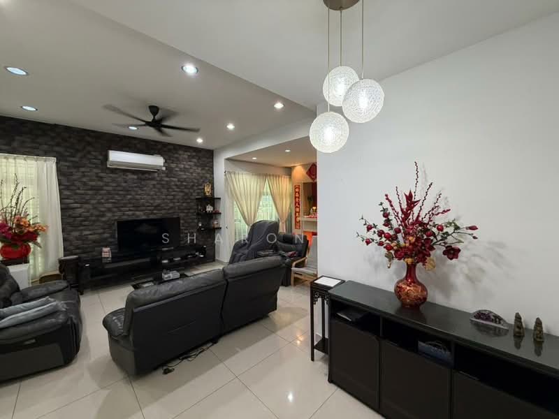 Rumah Kluster untuk Dijual di Taman Kempas Indah (Tebrau) - Sharon Ng - Living Room - PropertyGuru.com.my