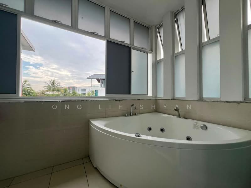 Bungalow House untuk Dijual di Senibong Cove (Masai) - Ong Lih Shyan - Bathroom - PropertyGuru.com.my