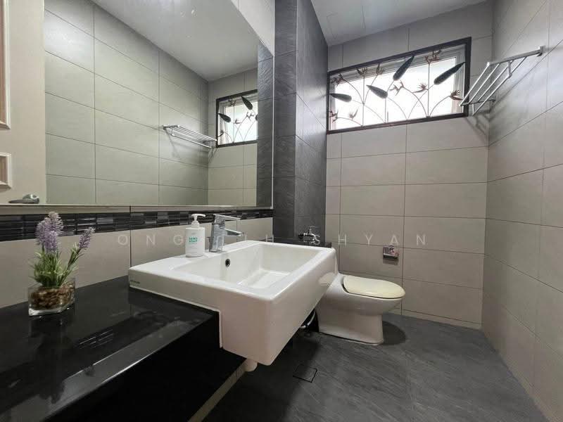 Bungalow House untuk Dijual di Senibong Cove (Masai) - Ong Lih Shyan - Bathroom - PropertyGuru.com.my