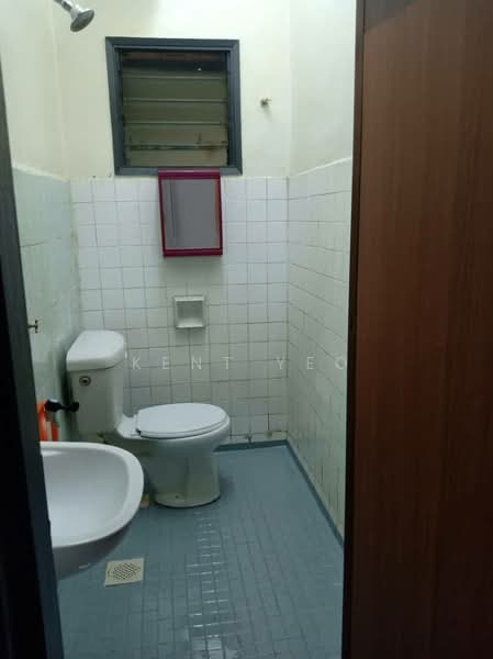 Flat for Sale at Taman Sri Sentosa - Kent Yeo - Bathroom - PropertyGuru.com.my