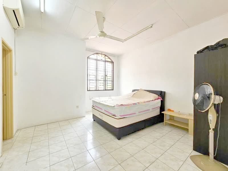 2-storey Terraced House for Sale in Bandar Seri Alam (Masai) - Stella Chia - Bedroom - PropertyGuru.com.my