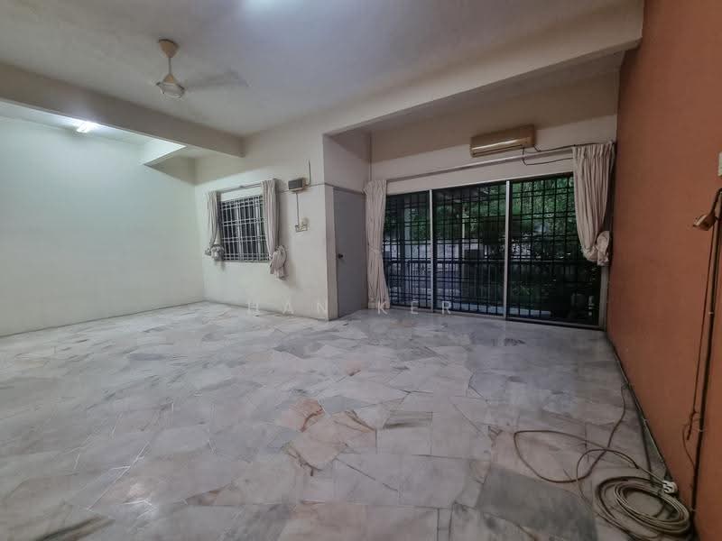 Rumah Teres 2.5-Tingkat untuk Dijual di Kawasan 18 (Klang) - Han Ker - Living Room - PropertyGuru.com.my