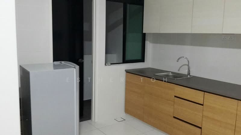 Kediaman Servis untuk Dijual di Sky View - Esther Toh - Kitchen - PropertyGuru.com.my