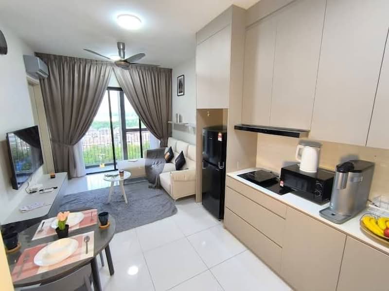 Kediaman Servis untuk Dijual di Sky Trees - Lui Lui - Living Room - PropertyGuru.com.my