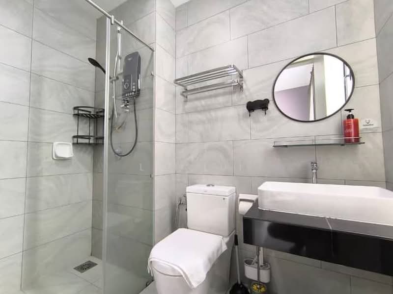 Kediaman Servis untuk Dijual di Sky Trees - Lui Lui - Bathroom - PropertyGuru.com.my