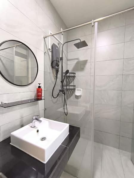 Kediaman Servis untuk Dijual di Sky Trees - Lui Lui - Bathroom - PropertyGuru.com.my
