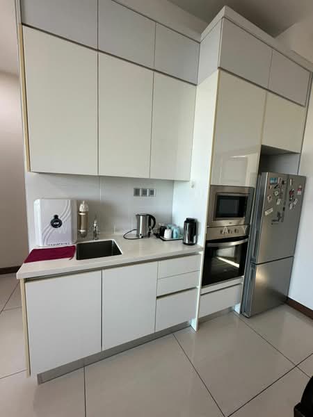 Kediaman Servis untuk Dijual di Paragon Residences @ Straits View - William Tay - Kitchen - PropertyGuru.com.my