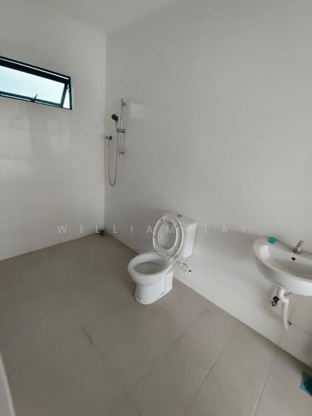 Rumah Berkembar untuk Dijual di Taman Nong Chik (Johor Bahru) - William Tay - Bathroom - PropertyGuru.com.my